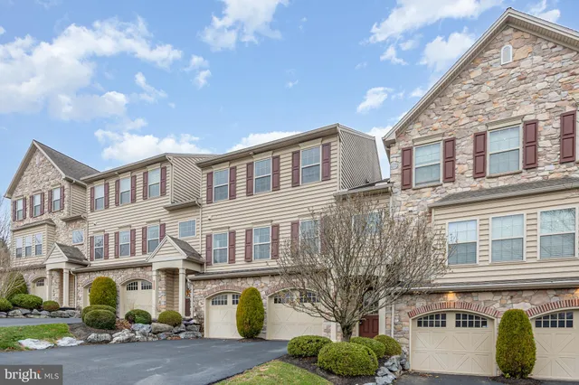 $335,000 | 2005 Golden Court, Mechanicsburg, PA 17055