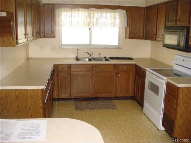 8651 Frith Road Columbus, MI 48063 - Photo 12 of 18 frith (77) (Small).JPG