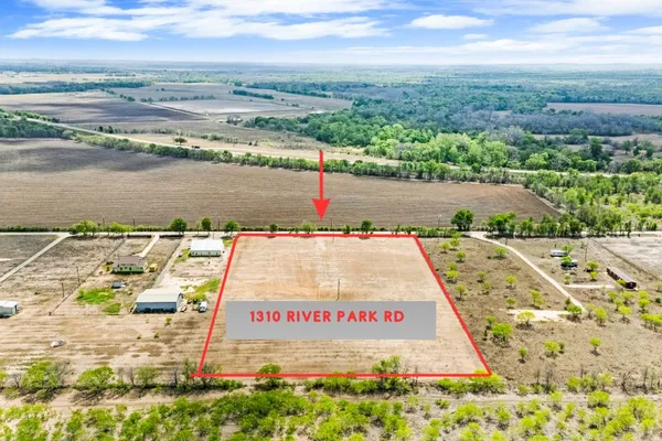 $190,000 | 1310 River Park Road, Luling, TX 78648