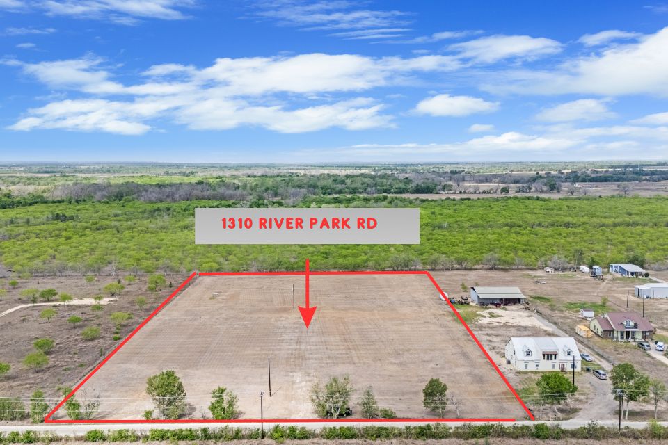 1310 River Park Road Luling, TX 78648 - Photo 2 of 7 Aerial view of the lot