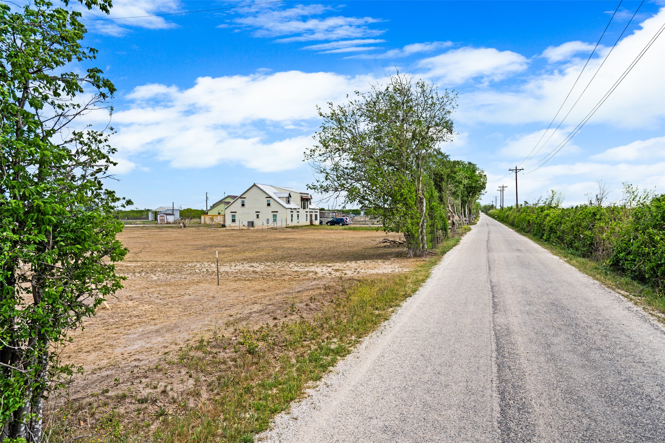 1310 River Park Road Luling, TX 78648 - Photo 3 of 7 2 driveway with permits