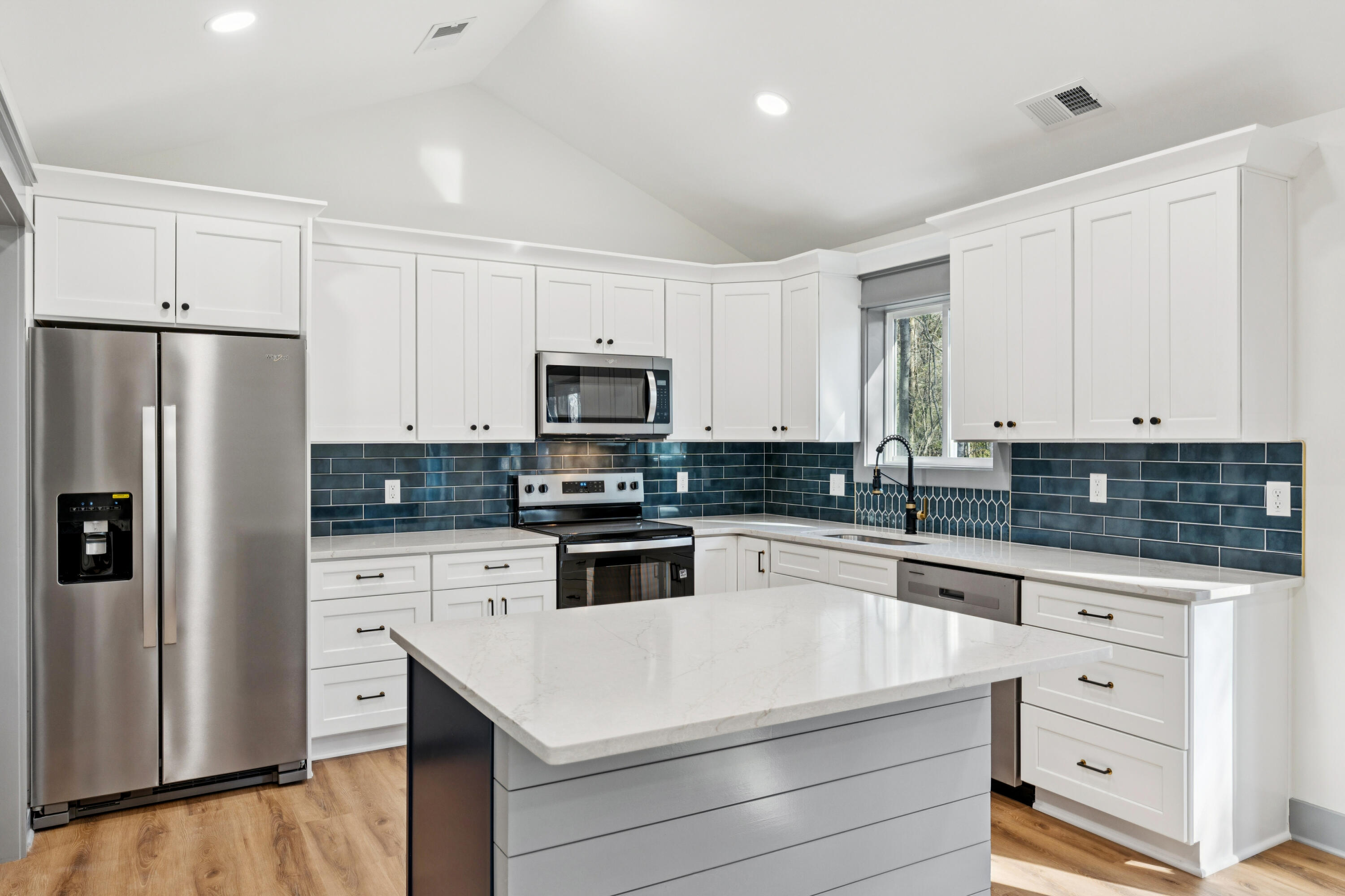 1011 Golf Course Parkway Moncks Corner, SC 29461 - Photo 13 of 40 1011GolfCoursePkwy-KeenEyeMarketing-014
