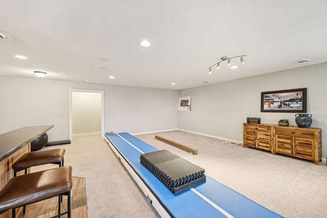 $999,999 | 11715 Naples Circle Northeast, Blaine, MN 55449