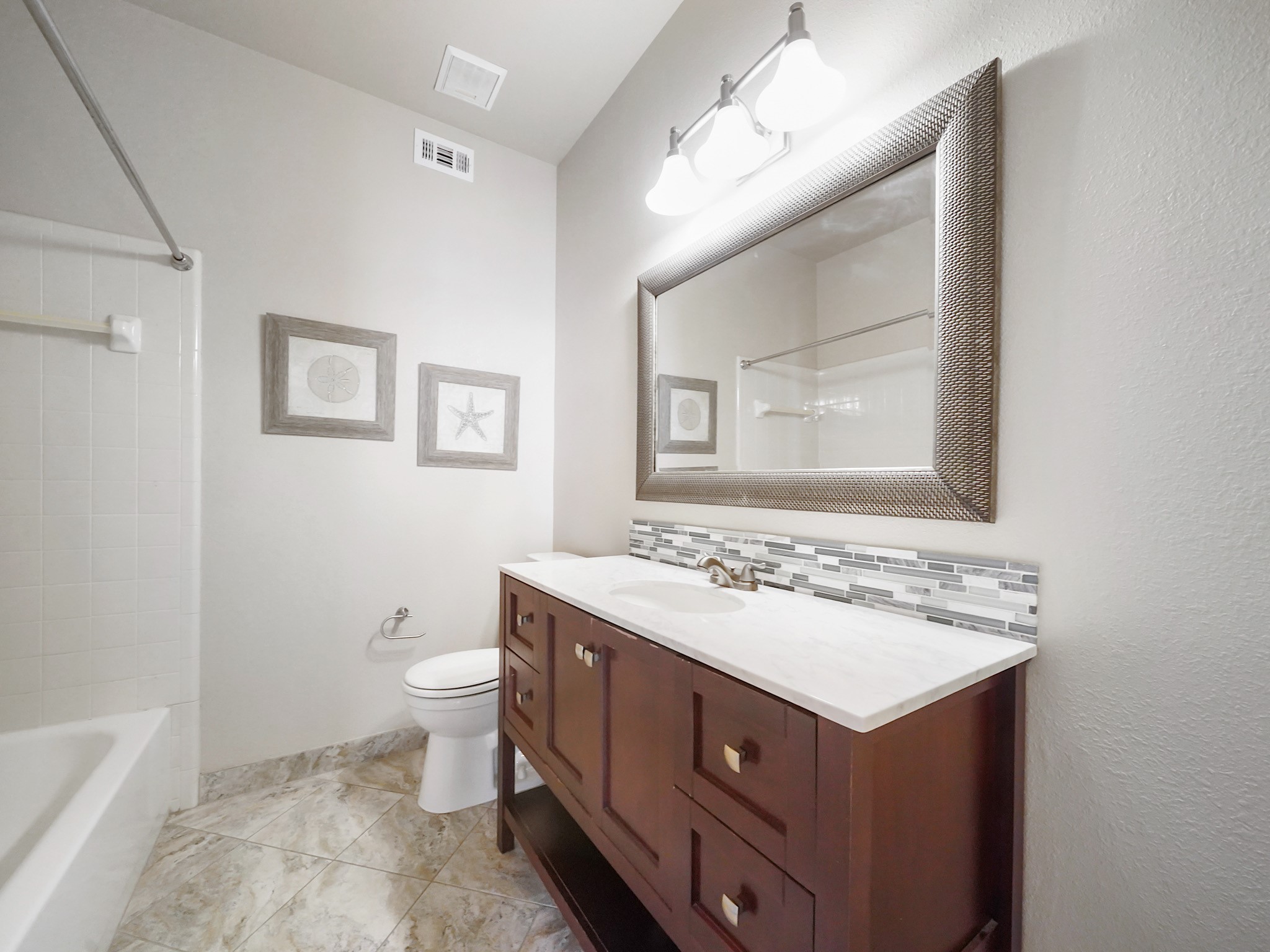 6000 Reims Road, Unit 2205 Houston, TX 77036 - Photo 25 of 35 Complete private bathroom.