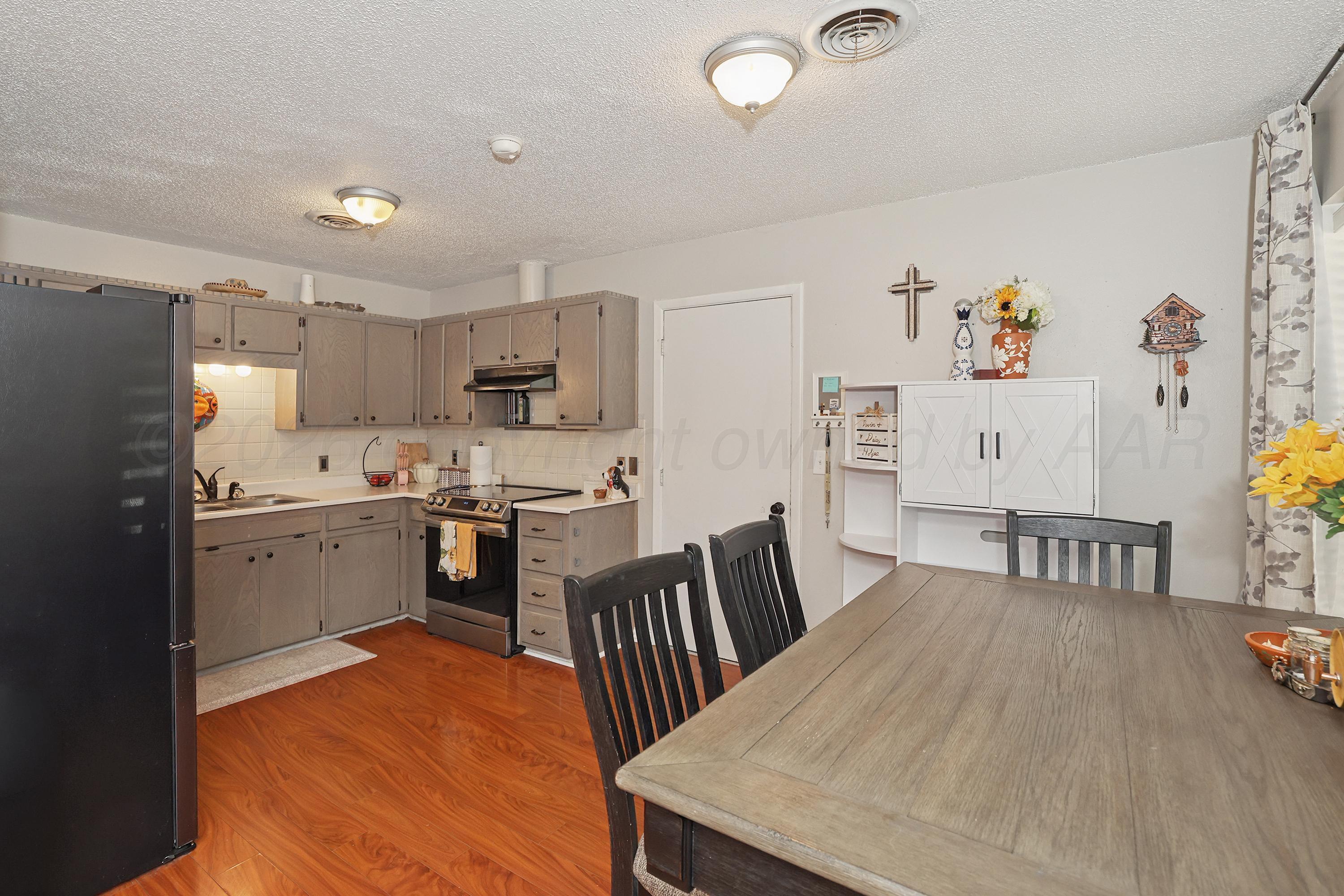 5142 Royce Drive Amarillo, TX 79110 - Photo 6 of 22 6-Dining & Kitchen