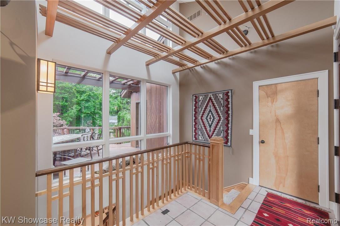 1110 Seneca Road Lake Orion, MI 48362 - Photo 16 of 50 Foyer