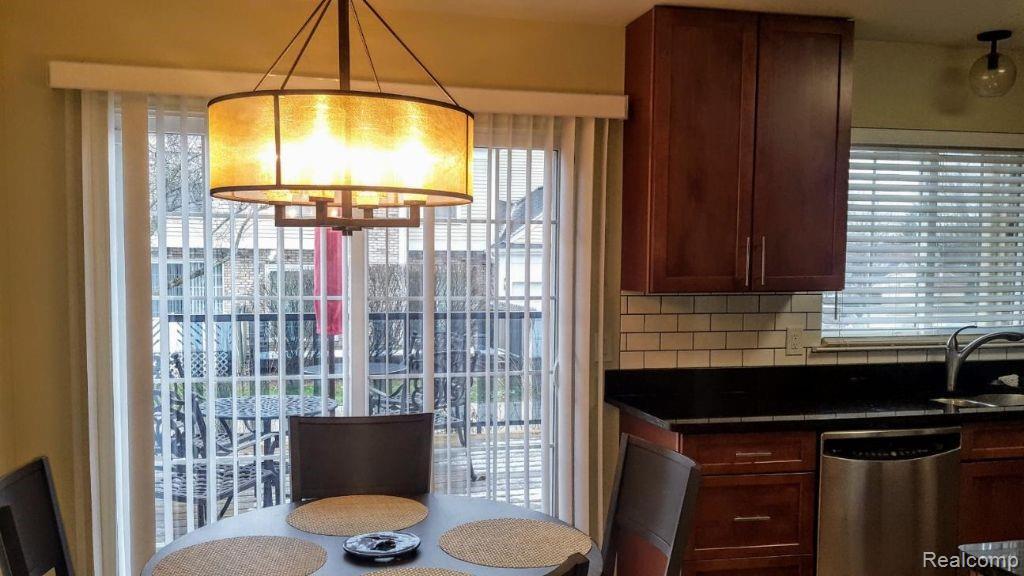 1426 Crescent Lane Rochester Hills, MI 48306 - Photo 6 of 23
