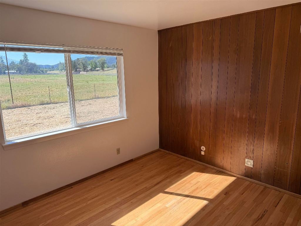 5105 Shamrock Road Yreka, CA 96097 - Photo 13 of 28 Gallery Image 13