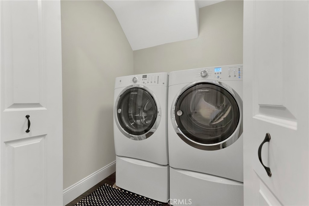 2702 Titania Place Simi Valley, CA 93063 - Photo 14 of 38 a utility room with dryer and washer
