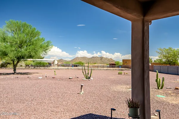 a view of a livingroom with closet