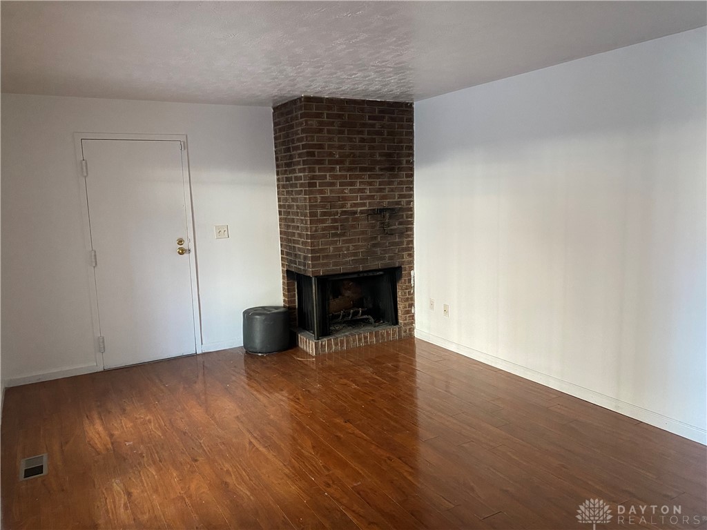 5551 Hummock Road Dayton, OH 45426 - Photo 4 of 11 lvrm