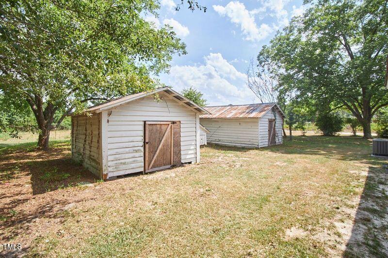 5689 Godwin Lake Road Benson, NC 27504 - Photo 5 of 20 J-cI0Cks
