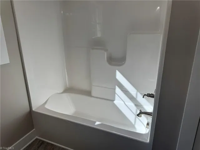 $199,000 | 208 Meadow Run Lane, Lexington, NC 27292