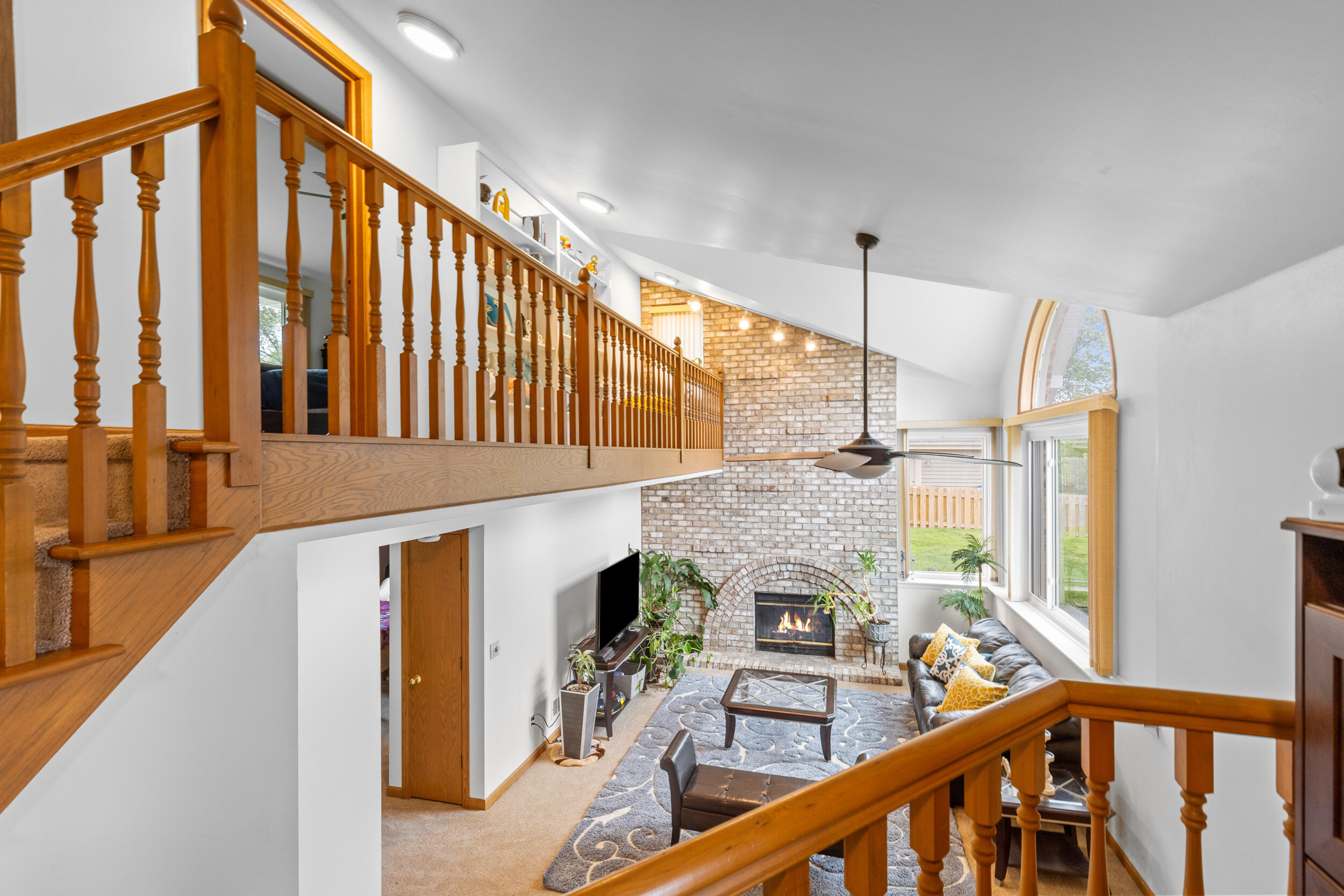 9201 West County Line Road Milwaukee, WI 53224 - Photo 4 of 24 Foyer 2