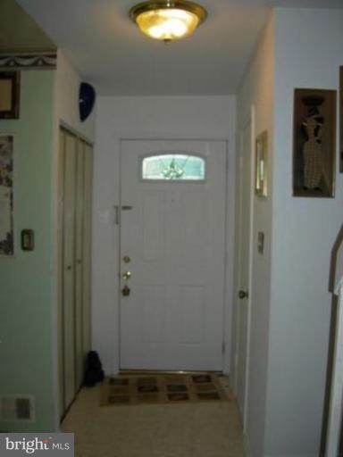 9137 Centerway Road Gaithersburg, MD 20879 - Photo 5 of 28 Entrance / Foyer