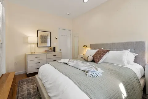 $845,000 | 2 Clarendon Street, Unit 302, Boston, MA 02116