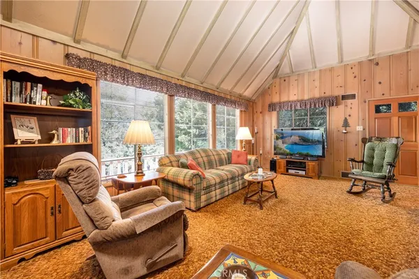 $379,000 | 29059 Hook Creek Road, Cedar Glen, CA 92321