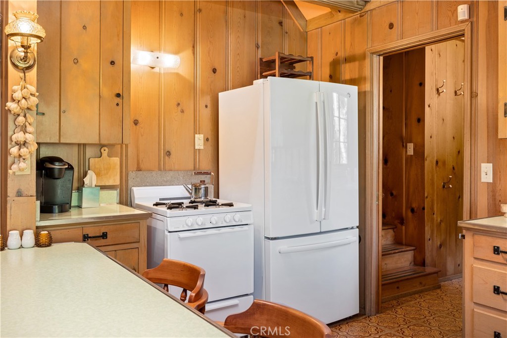 29059 Hook Creek Road Cedar Glen, CA 92321 - Photo 8 of 39