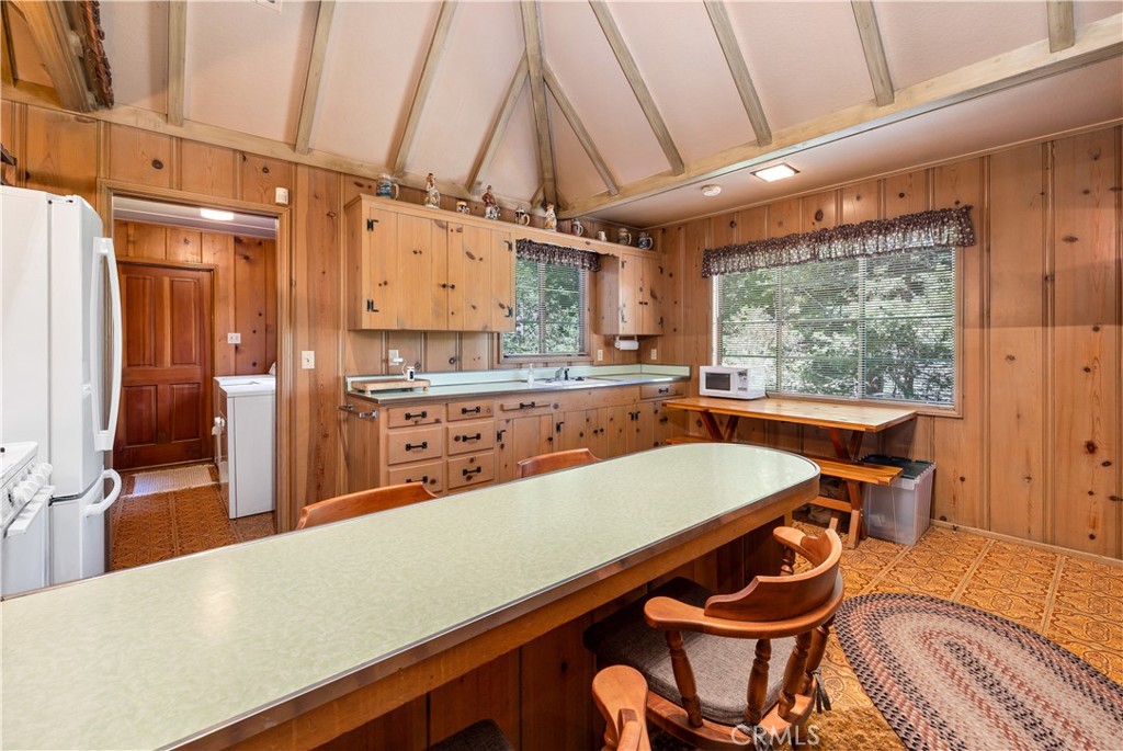 29059 Hook Creek Road Cedar Glen, CA 92321 - Photo 10 of 39