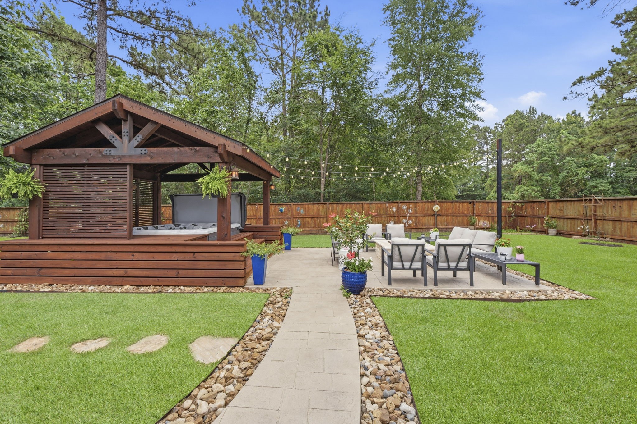 113 Sundrop Ridge Montgomery, TX 77316 - Photo 3 of 41 Gallery Image 3