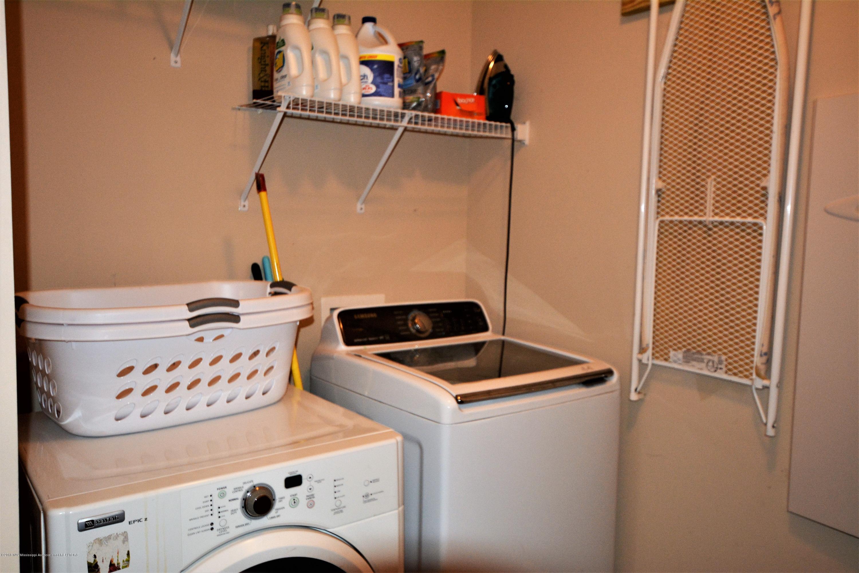 3368 Scott Road Hernando, MS 38632 - Photo 11 of 22 Laundry Room
