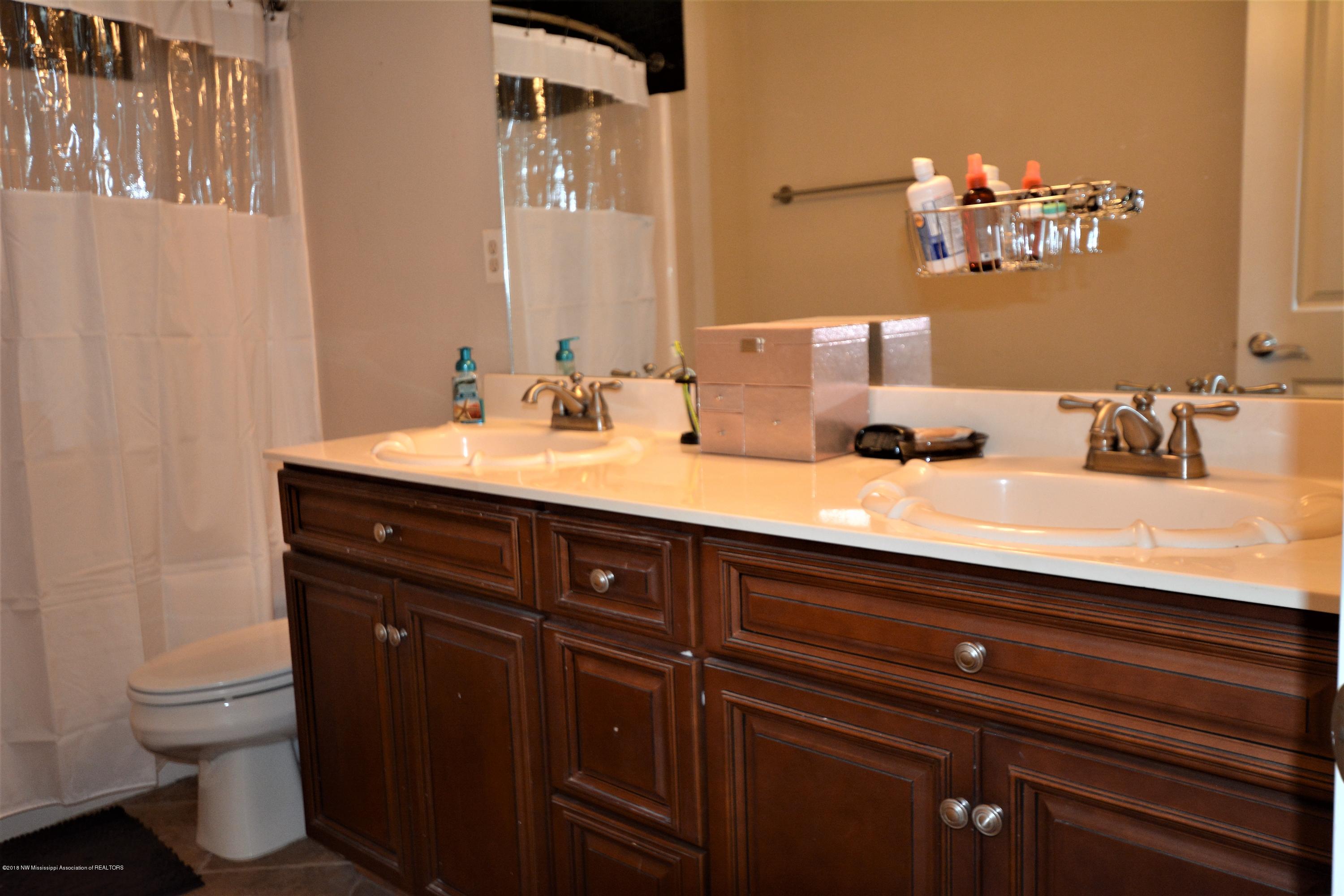 3368 Scott Road Hernando, MS 38632 - Photo 18 of 22 Upstairs Bathroom