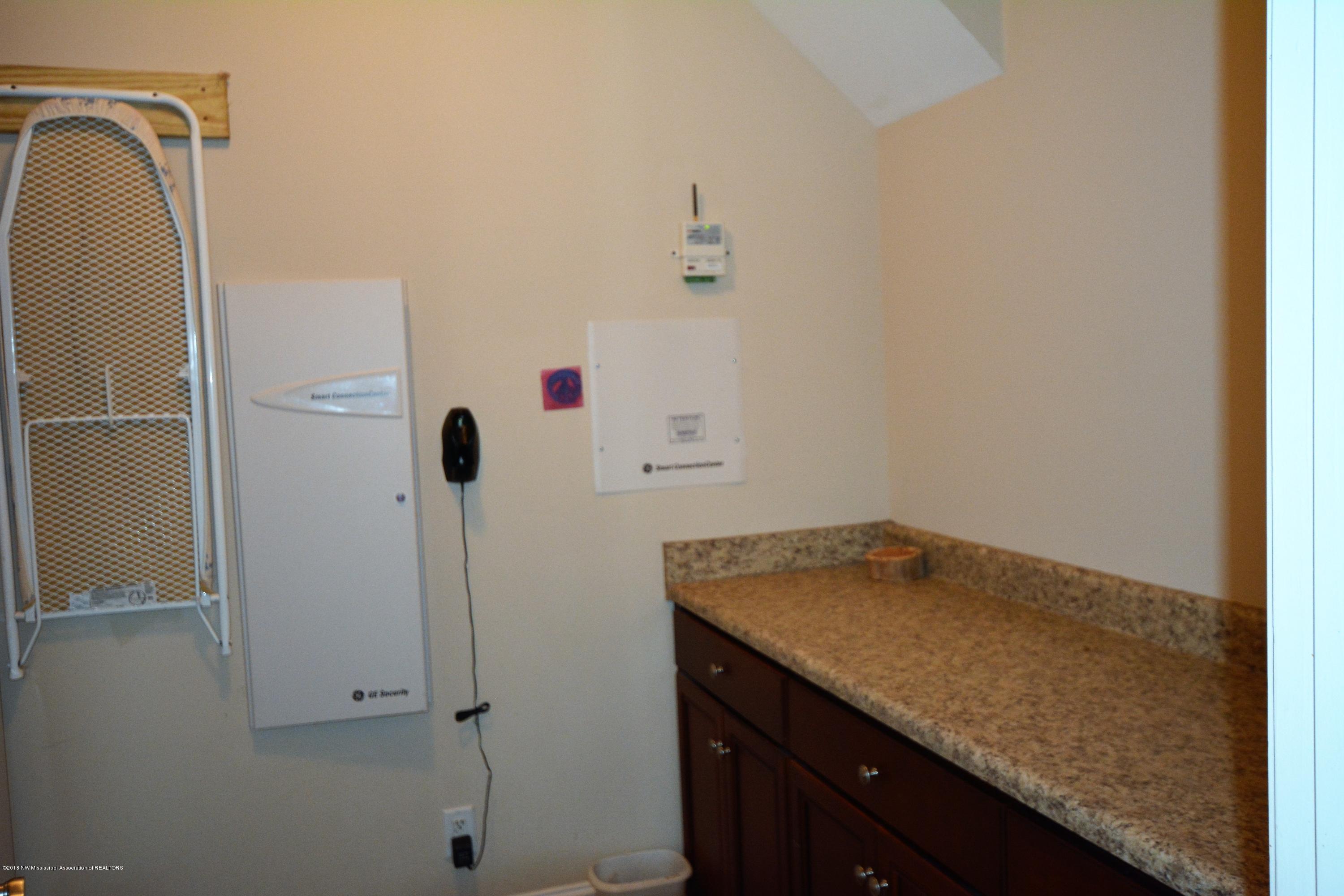 3368 Scott Road Hernando, MS 38632 - Photo 10 of 22 Laundry Room
