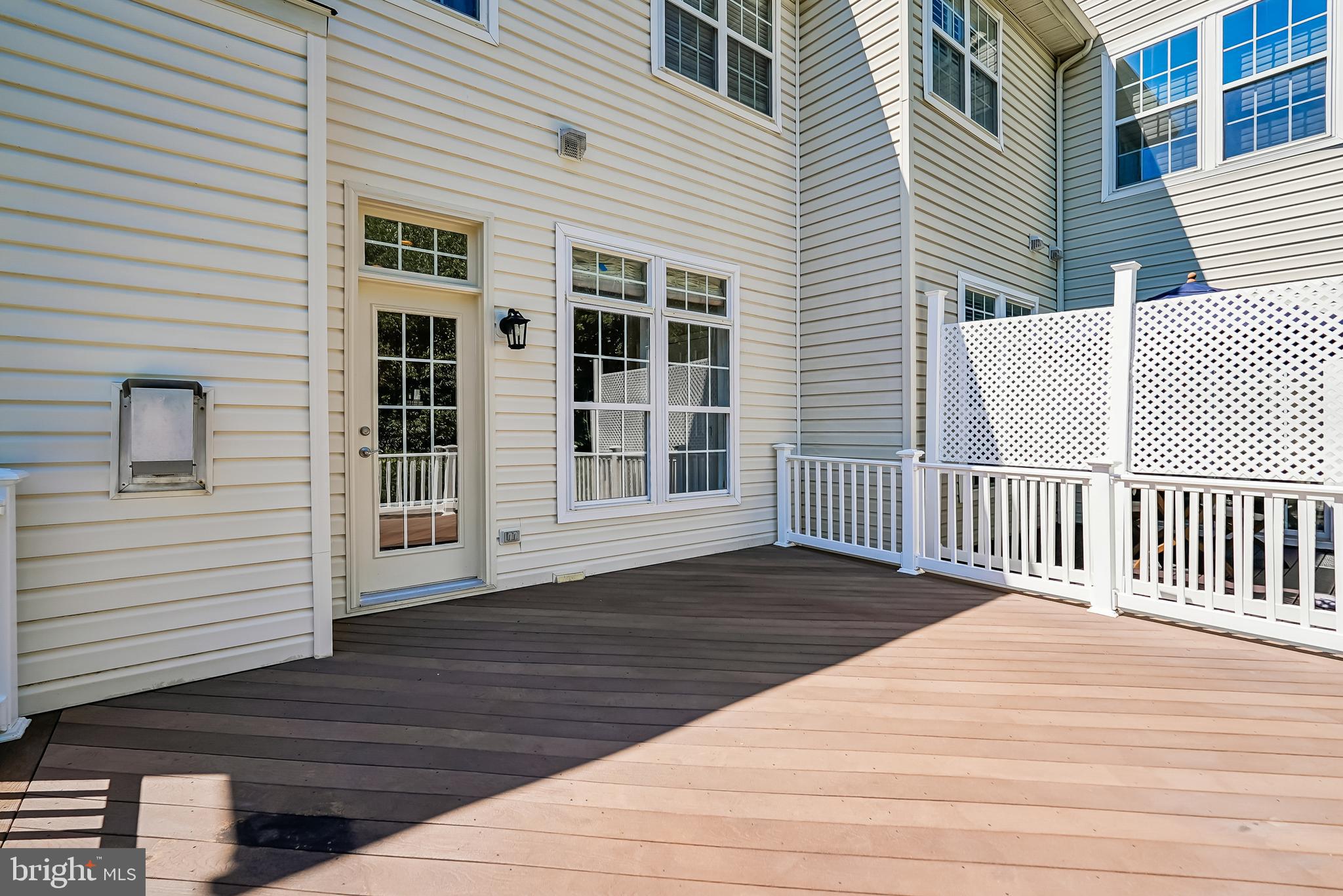 41935 Cinnabar Square Aldie, VA 20105 - Photo 19 of 39 Large deck backs to trees