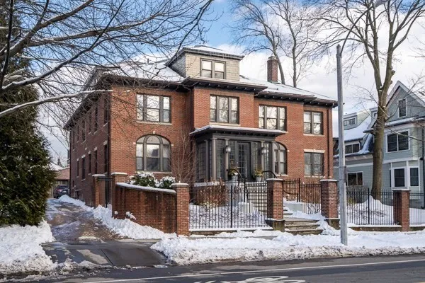 $2,376,000 | 157 Babcock Street, Unit 1, Brookline, MA 02446