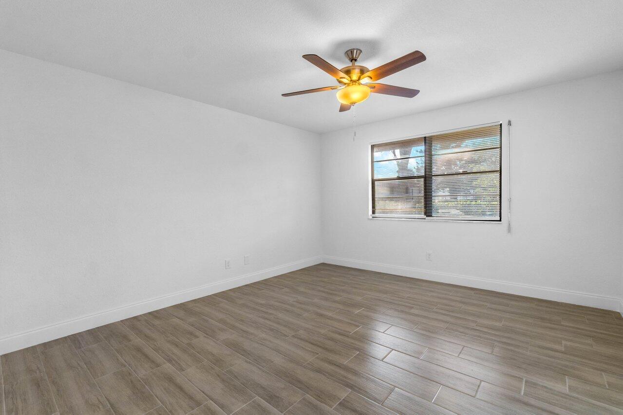 2030 Colonial Road, Unit 6 Fort Pierce, FL 34950 - Photo 15 of 27 020-2030ColonialRoad-B6-FortPierce-FL-34