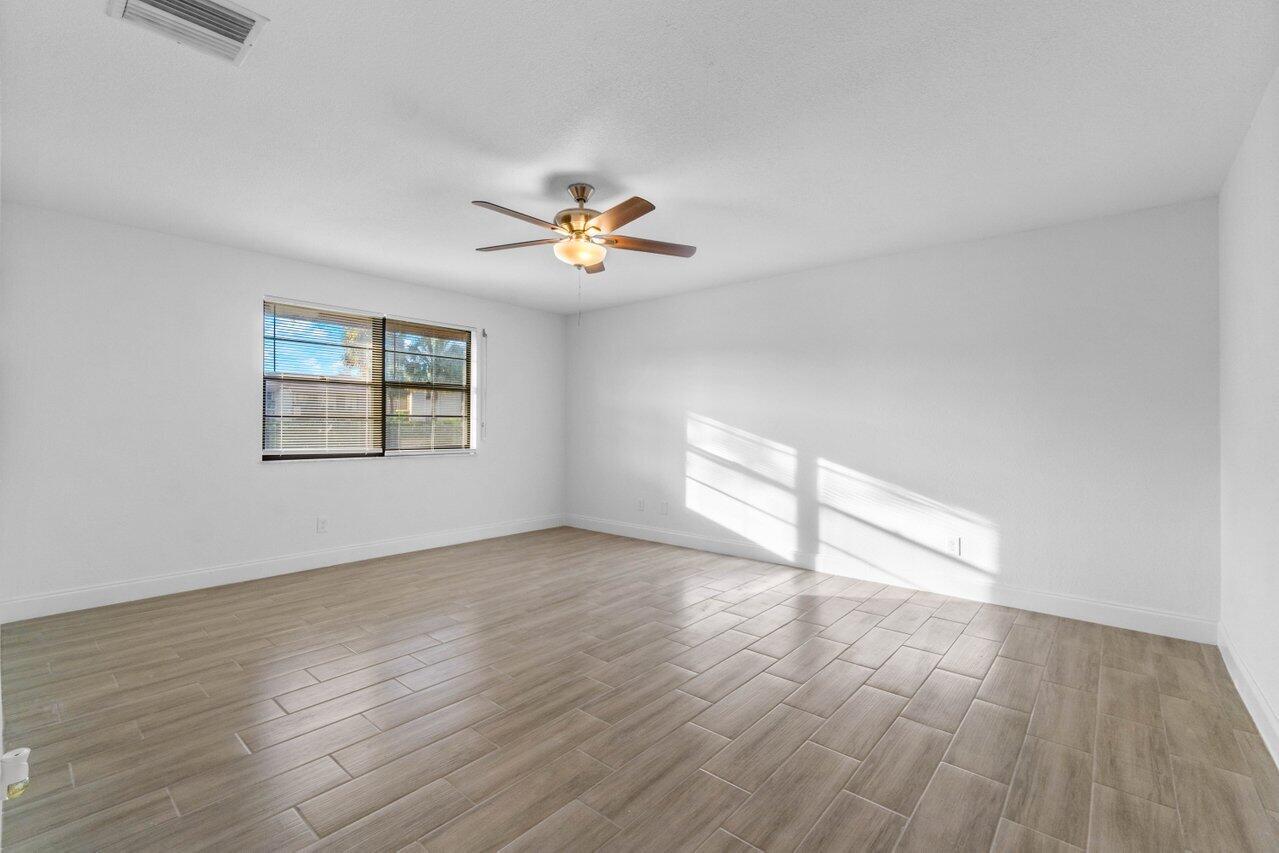 2030 Colonial Road, Unit 6 Fort Pierce, FL 34950 - Photo 16 of 27 021-2030ColonialRoad-B6-FortPierce-FL-34