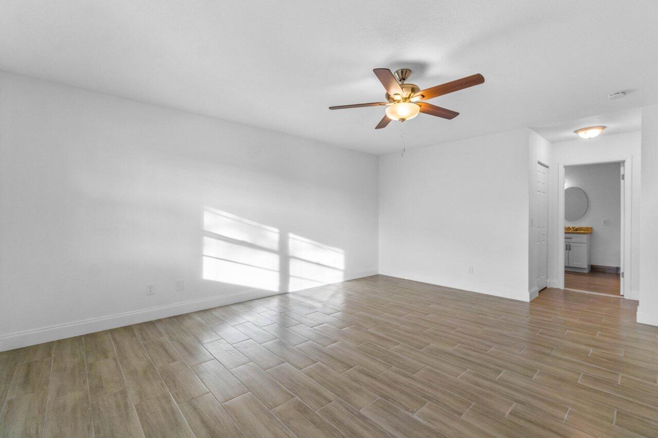 2030 Colonial Road, Unit 6 Fort Pierce, FL 34950 - Photo 17 of 27 022-2030ColonialRoad-B6-FortPierce-FL-34