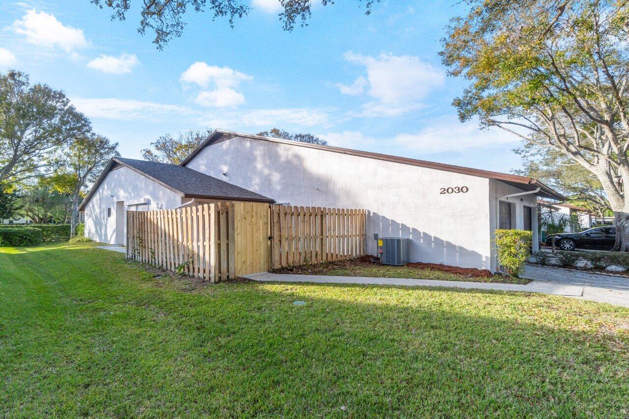 2030 Colonial Road, Unit 6 Fort Pierce, FL 34950 - Photo 21 of 27 026-2030ColonialRoad-B6-FortPierce-FL-34