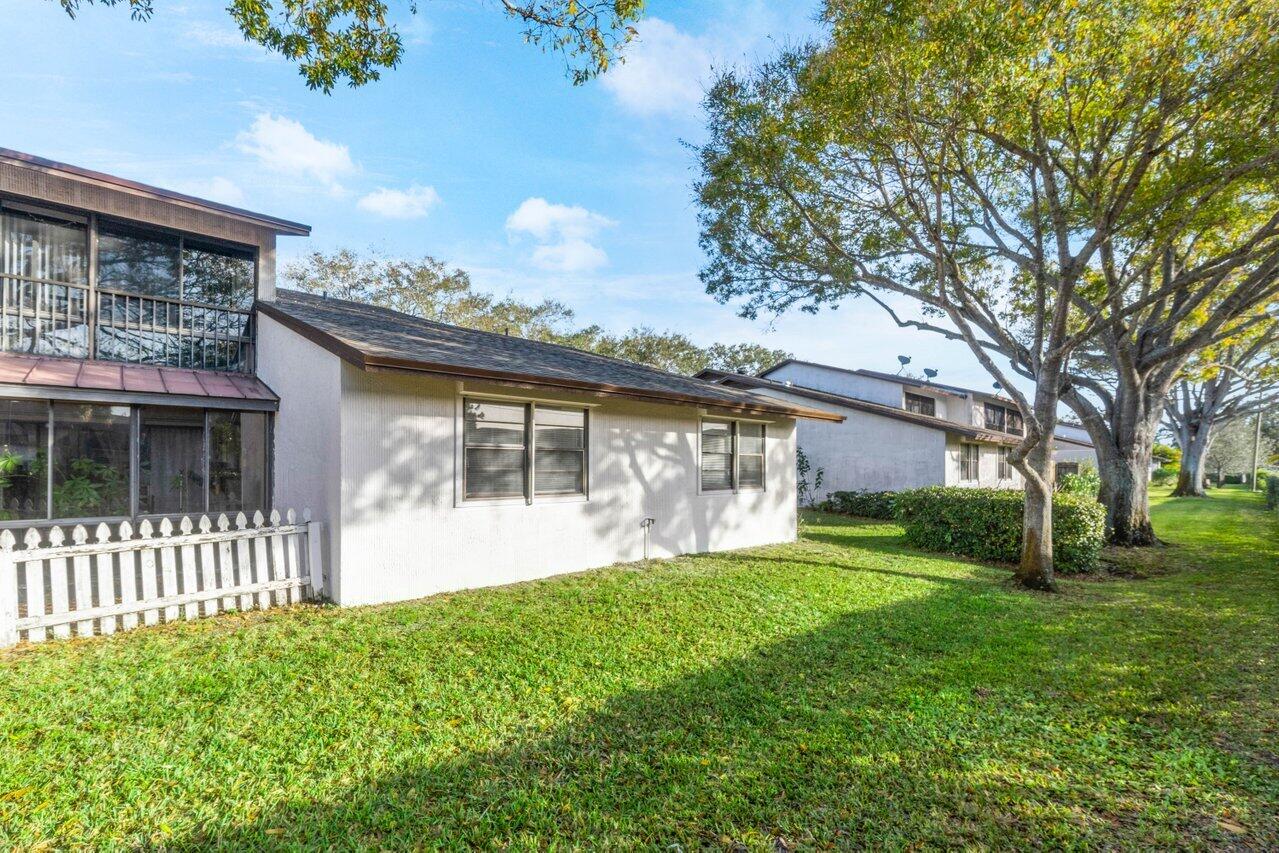 2030 Colonial Road, Unit 6 Fort Pierce, FL 34950 - Photo 22 of 27 027-2030ColonialRoad-B6-FortPierce-FL-34