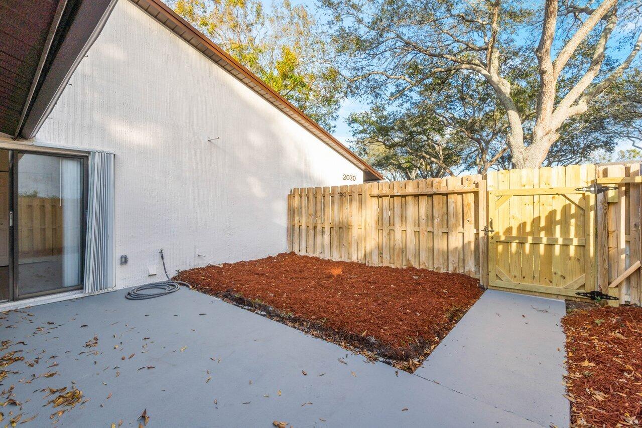 2030 Colonial Road, Unit 6 Fort Pierce, FL 34950 - Photo 26 of 27 005-2030ColonialRoad-B6-FortPierce-FL-34