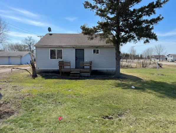 $45,000 | 516 West Minnesota Avenue, Mahnomen, MN 56557