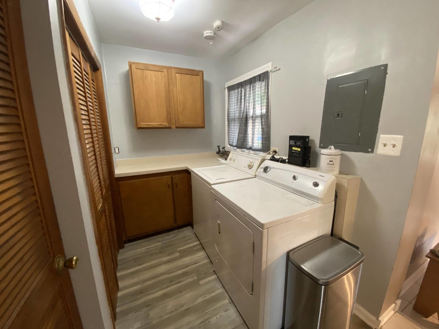5831 109th Place Chicago Ridge, IL 60415 - Photo 14 of 19 a utility room with dryer and washer