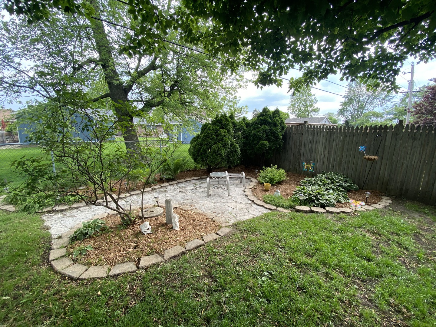 5831 109th Place Chicago Ridge, IL 60415 - Photo 16 of 19 a view of a garden with a fountain