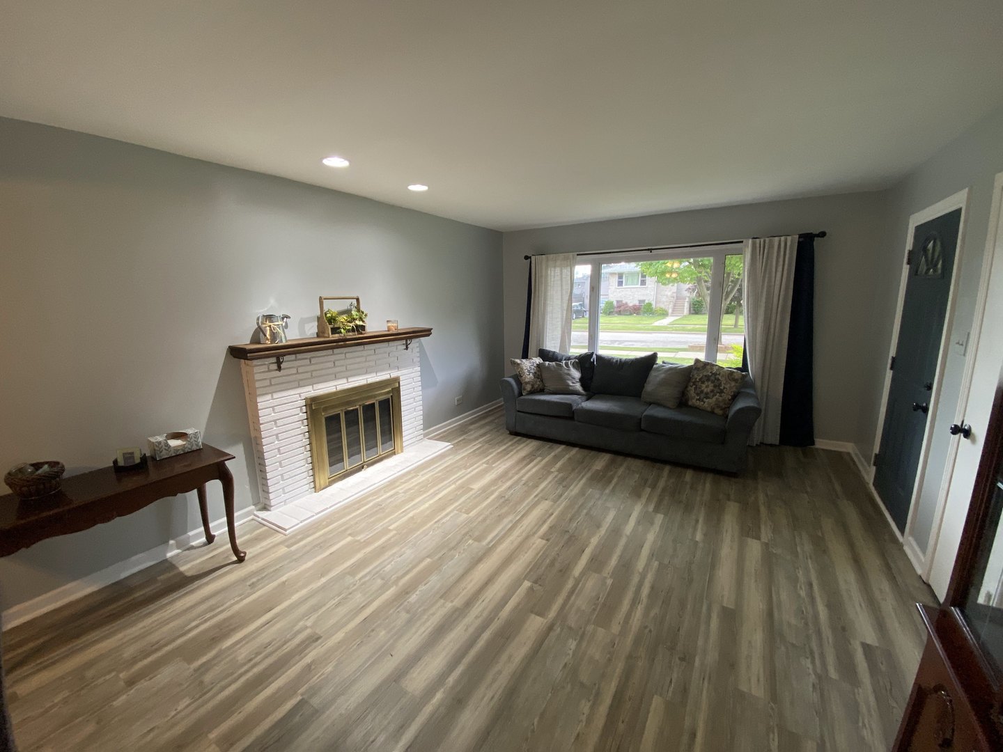 5831 109th Place Chicago Ridge, IL 60415 - Photo 6 of 19 a living room with furniture and a fireplace