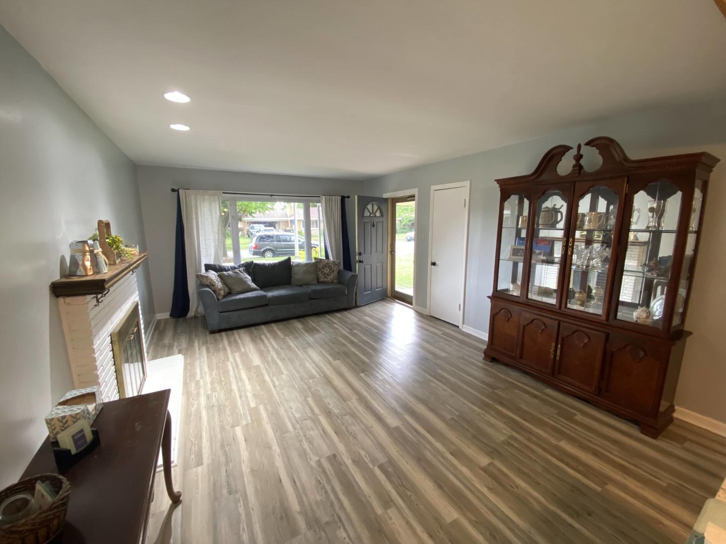 5831 109th Place Chicago Ridge, IL 60415 - Photo 7 of 19 a living room with furniture and a wooden floor