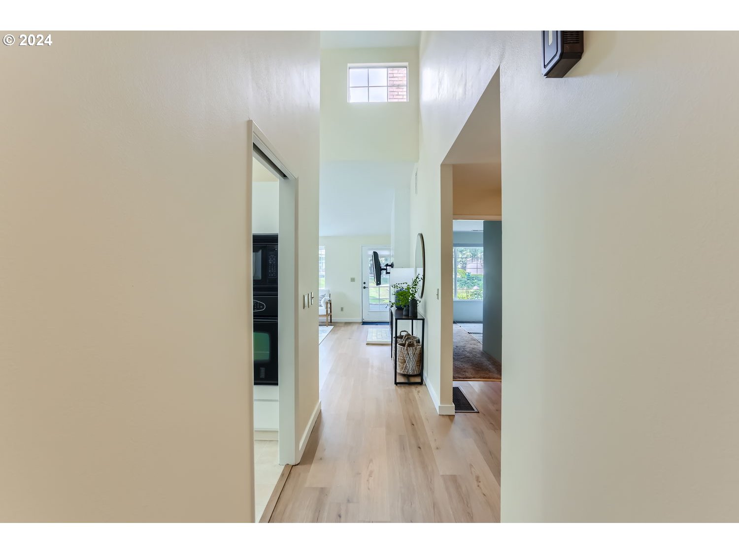13775 Southwest Scholls Ferry Road, Unit 1 Beaverton, OR 97008 - Photo 2 of 28 Entrance/Foyer