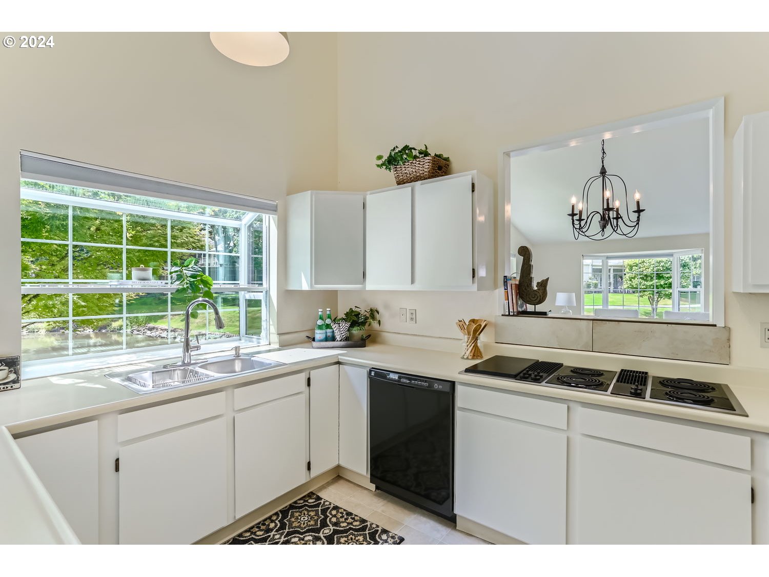 13775 Southwest Scholls Ferry Road, Unit 1 Beaverton, OR 97008 - Photo 9 of 28 Kitchen