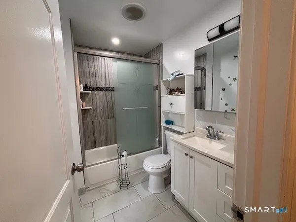 $3,000 | 203 Benham Avenue, Bridgeport, CT 06605