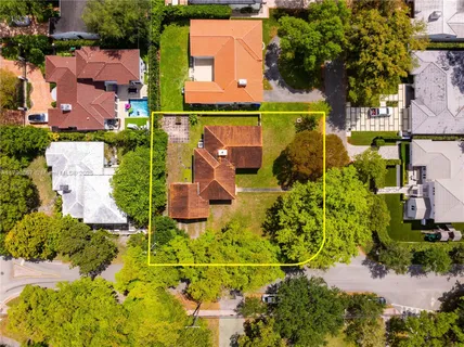an aerial view of a houses with yard