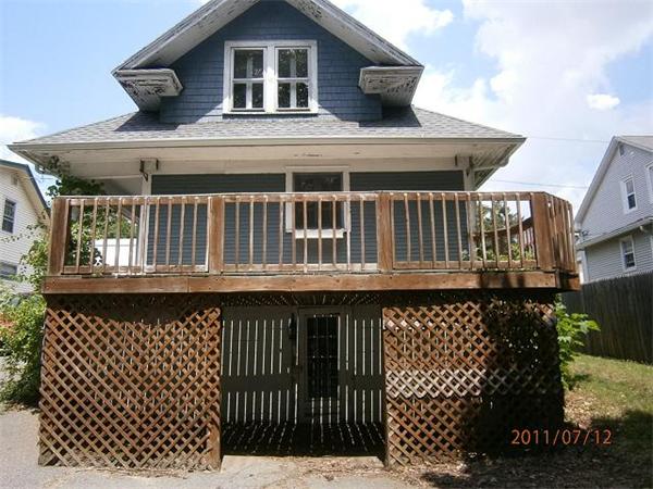 21 Crest Street Springfield, MA 01109 - Photo 3 of 12