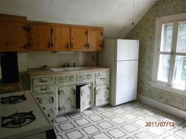 21 Crest Street Springfield, MA 01109 - Photo 9 of 12