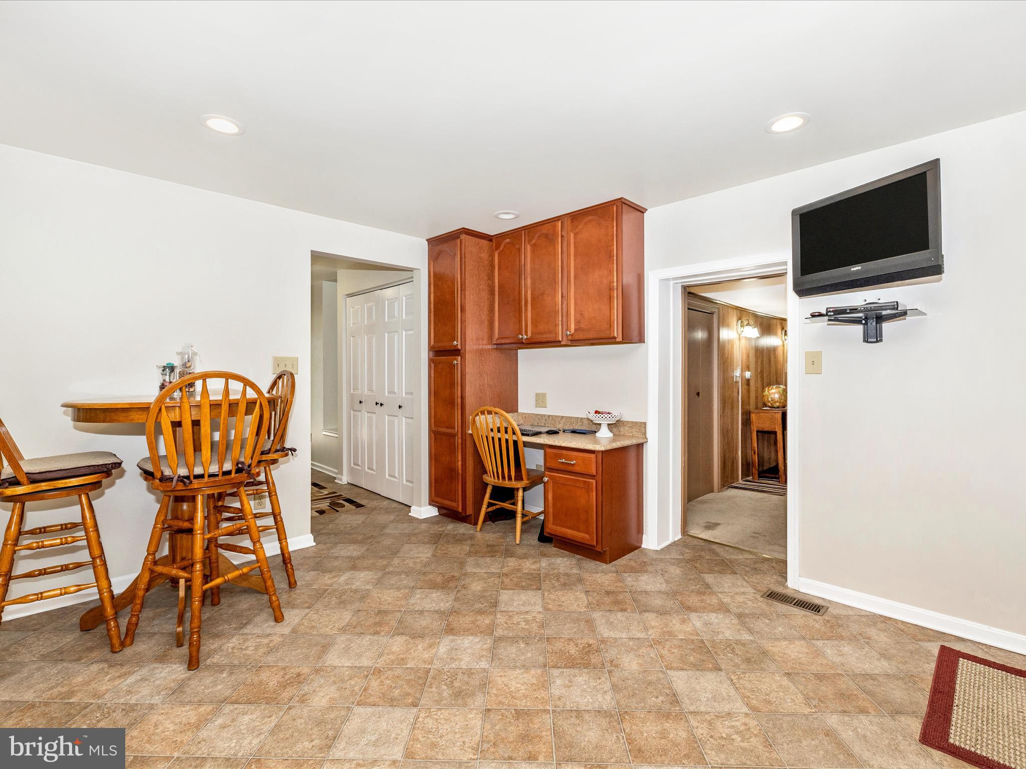 10317 Putman Road Frederick, MD 21702 - Photo 11 of 44 Kitchen and Dining Area