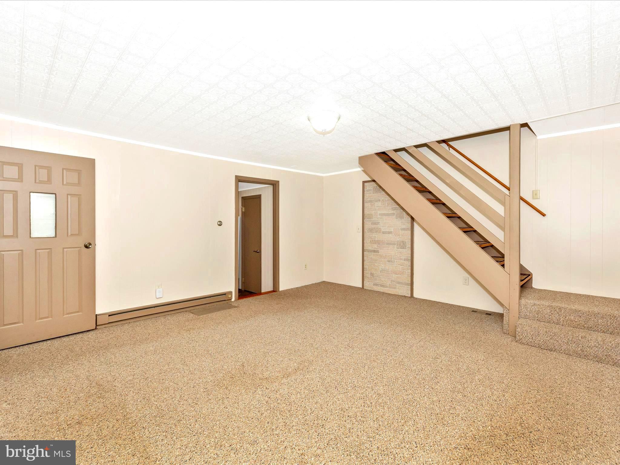 10317 Putman Road Frederick, MD 21702 - Photo 32 of 44 Living Room