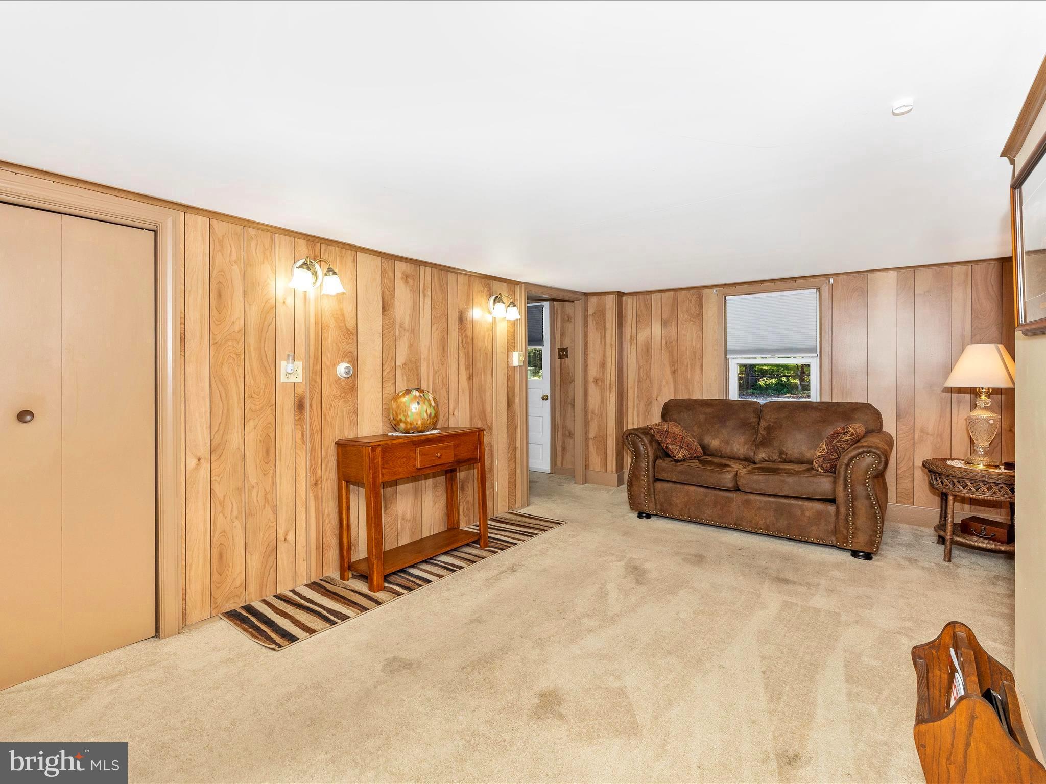 10317 Putman Road Frederick, MD 21702 - Photo 7 of 44 Living Room