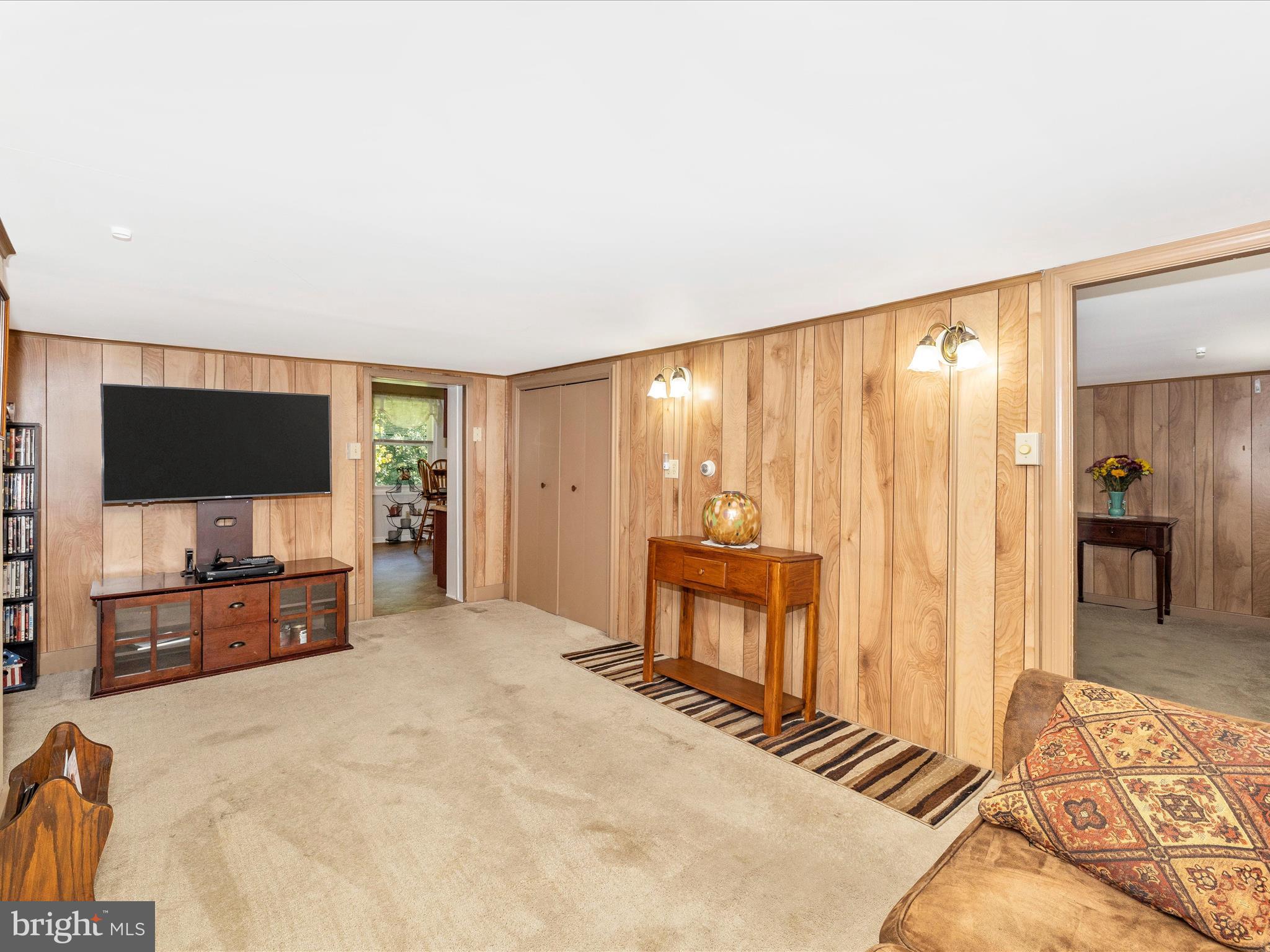 10317 Putman Road Frederick, MD 21702 - Photo 8 of 44 Living Room